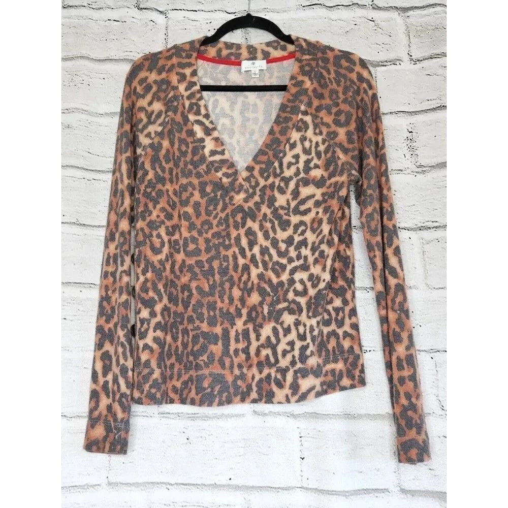 Socialite V Neck Henley Long Sleeve Shirt Leopard Print Soft Pullover Small